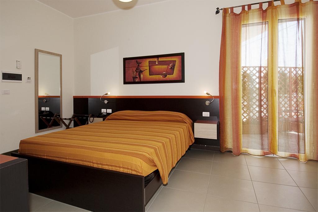 Hotel Miramare Gallipolli Rum bild
